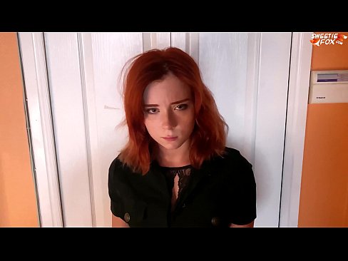 ❤️ Wachmann bestraft hübsche Frau für Ladendiebstahl - Sperma im Mund ️ Anal video bei uns ❌
